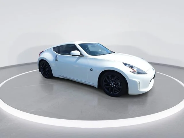 Used 2020 White Nissan Base image 9