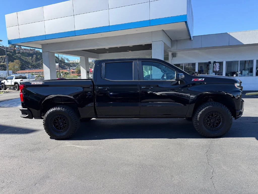Used 2021 BLACK Chevrolet LT Trail Boss image 6