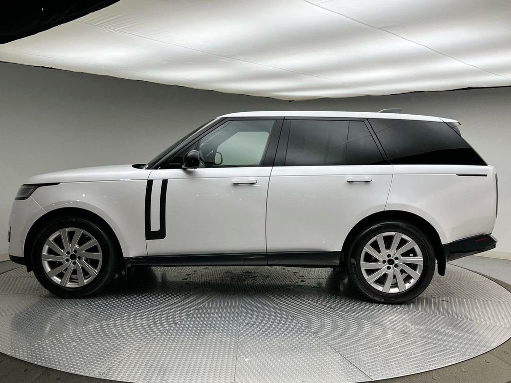 New 2026 Ostuni Pearl White Land Rover SE image 2