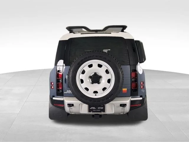 Used 2025 Tasman Blue Metallic Land Rover S image 7