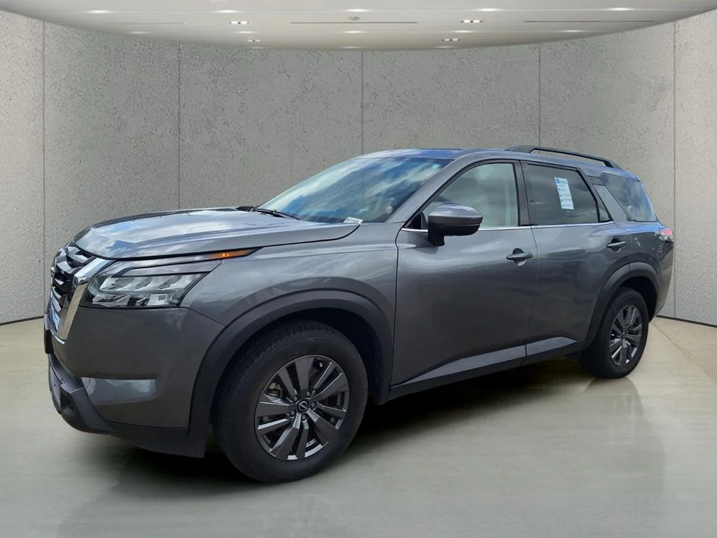 Used 2024 Gray Nissan SV image 9