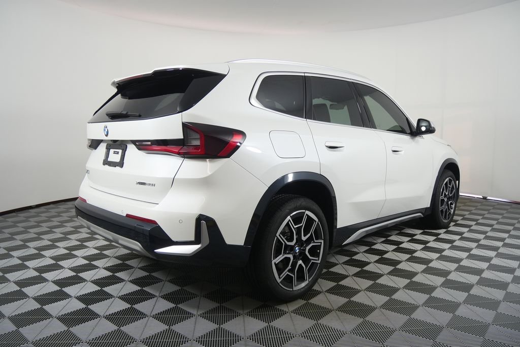 Certified Used 2024 Mineral White Metallic BMW xDrive28i image 3