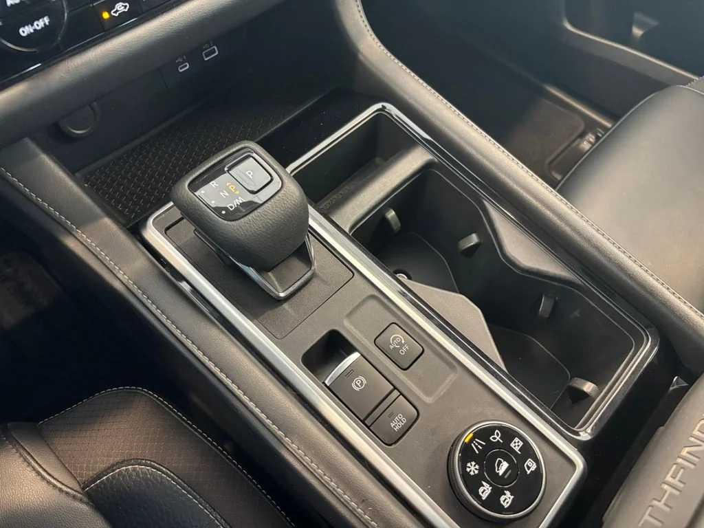 Used 2022 Gray Nissan SL image 22