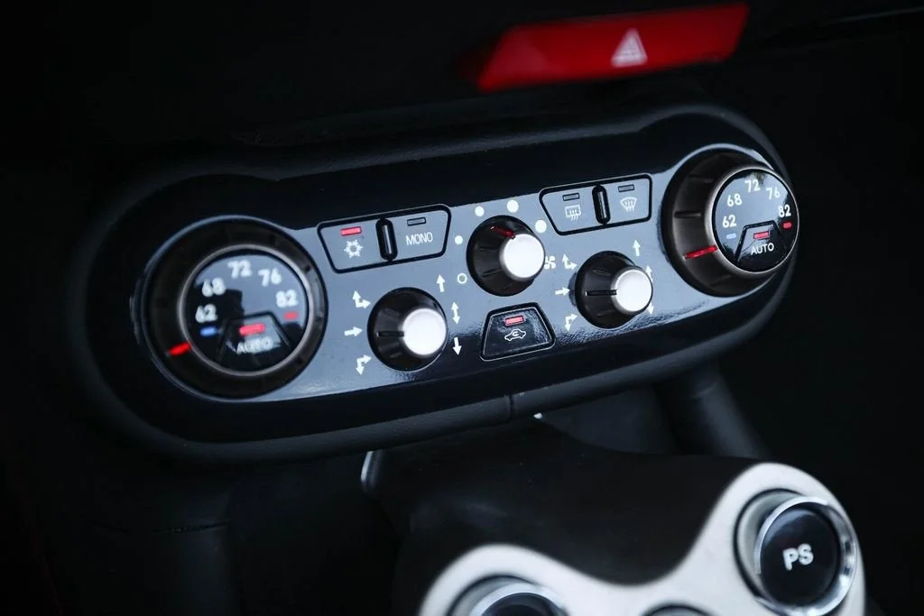 Used 2011 Nero Daytona Ferrari Base image 38