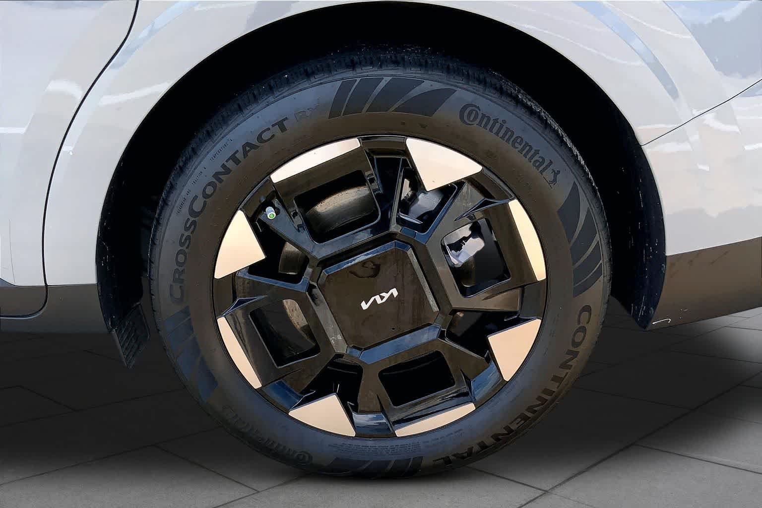 Used 2025 Ceramic Silver Kia EX image 11