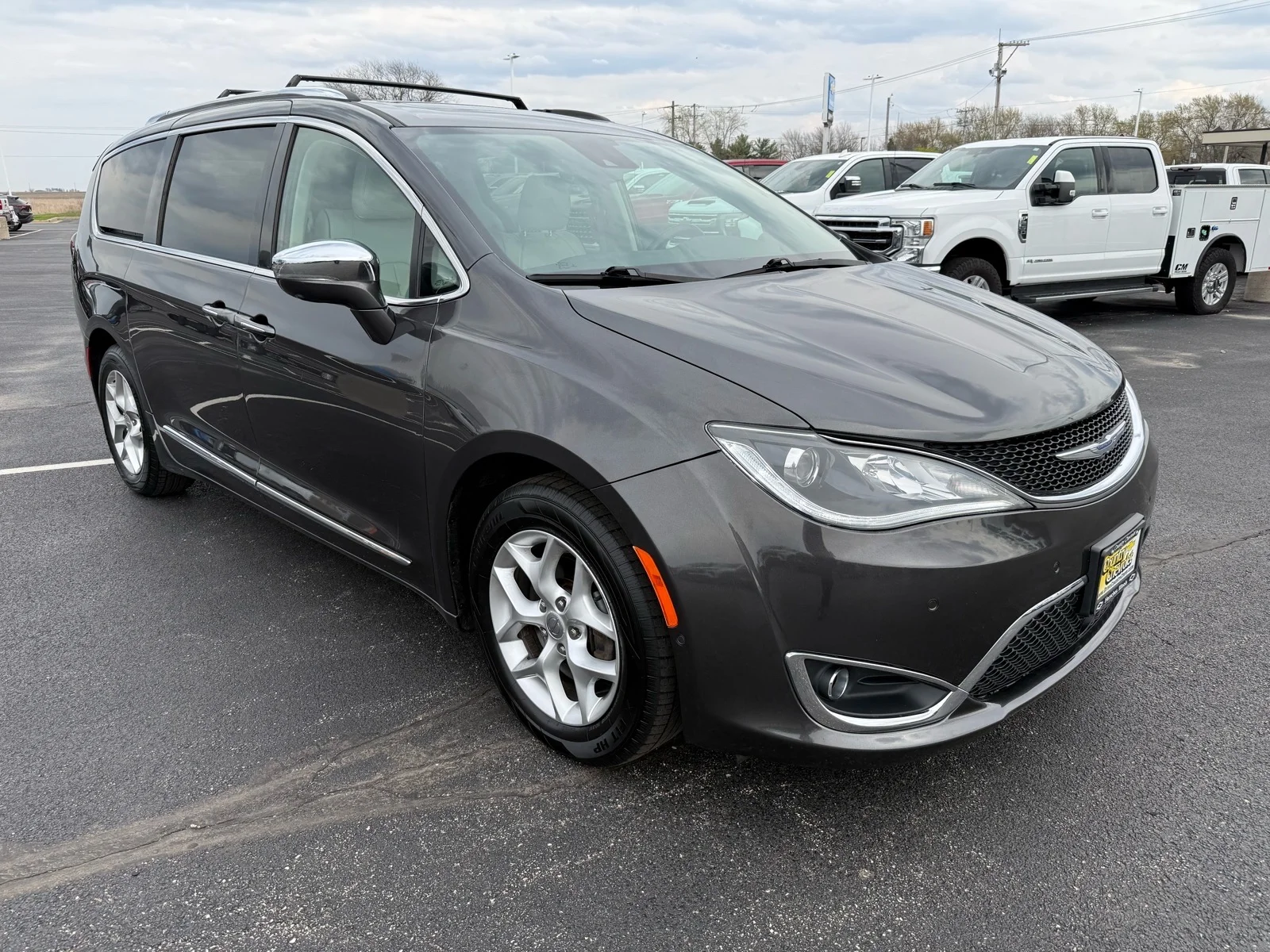Used 2020  Chrysler Limited image 7