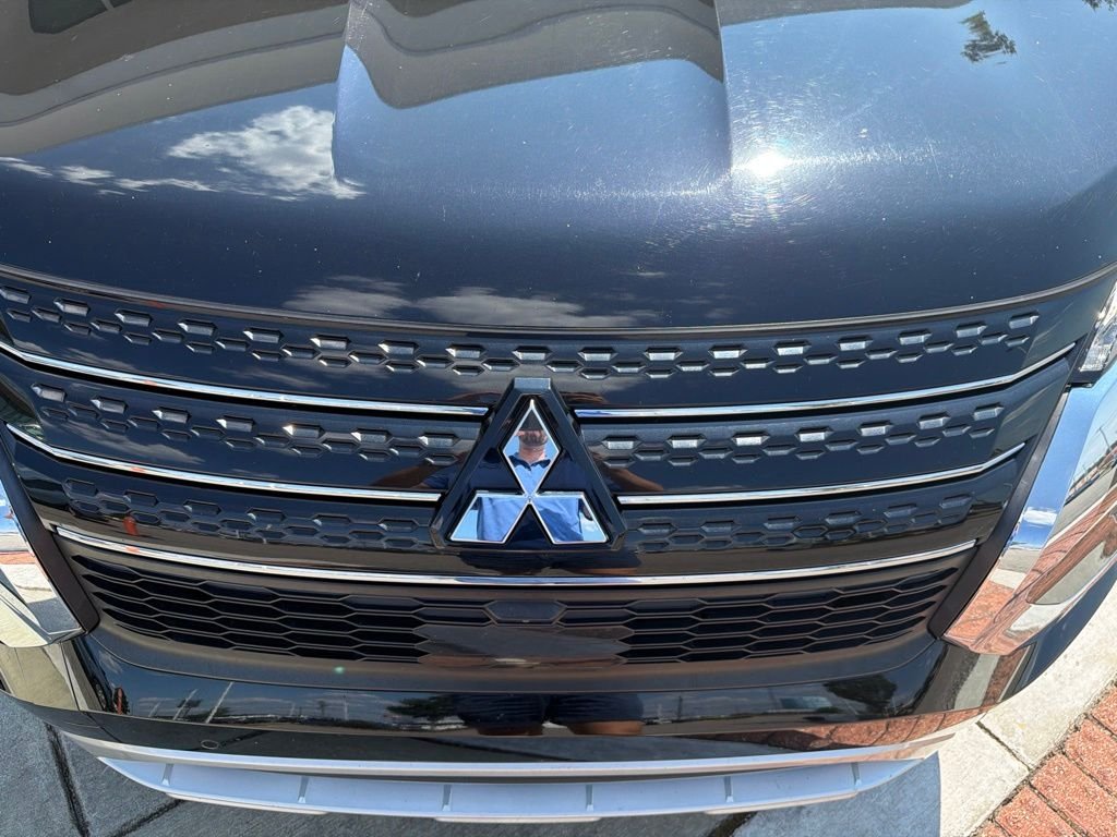 Used 2024 Silver Mitsubishi SE image 12