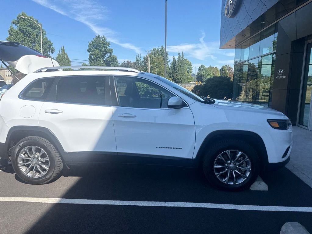 Used 2021 White Jeep Latitude Plus image 2