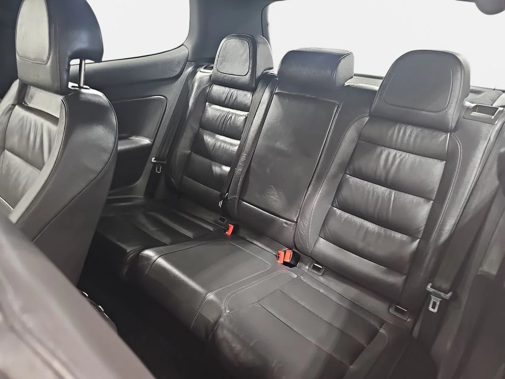 Used 2006 Red Volkswagen Base image 12