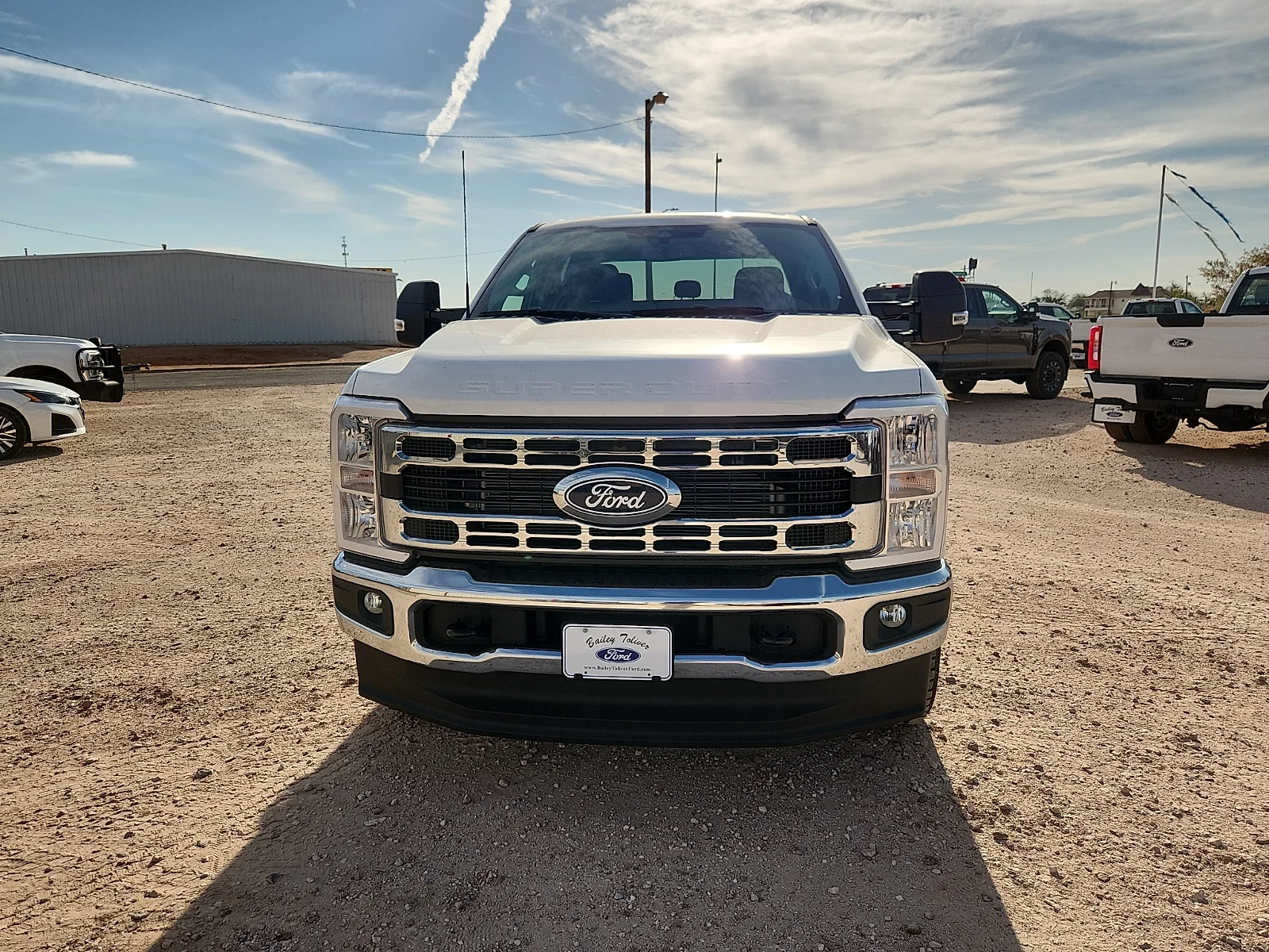 New 2027 Oxford White Ford XLT image 2