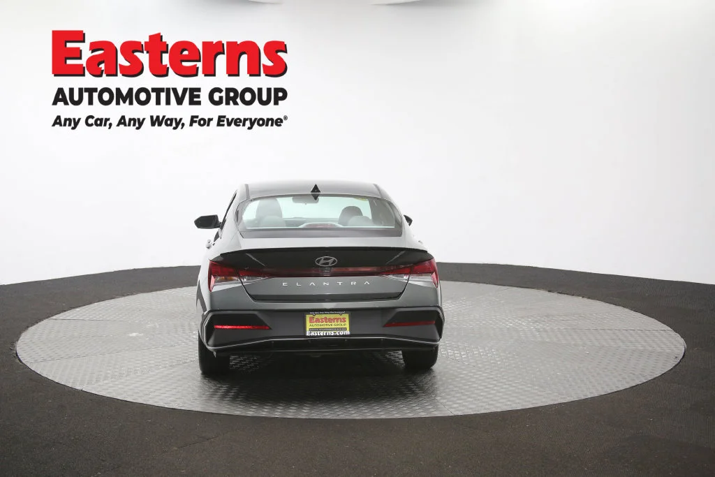 Used 2026 Gray Hyundai SEL Sport image 36