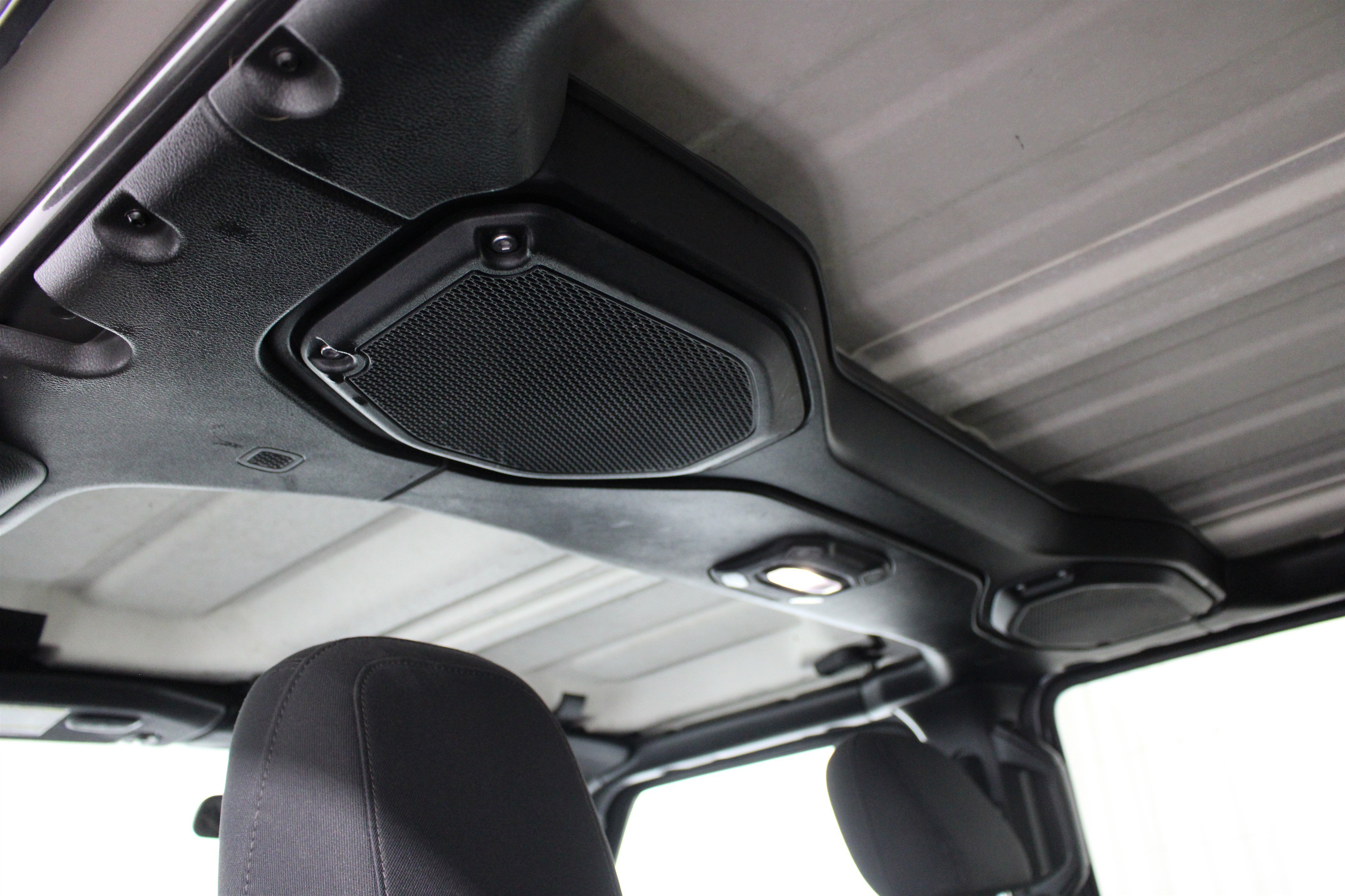 Used 2018 Granite Crystal Metallic Clearcoat Jeep Sport S image 21