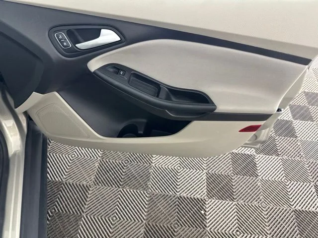 Used 2016  Ford SE image 23