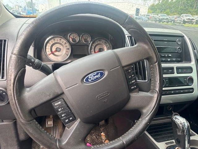 Used 2010  Ford Limited image 7