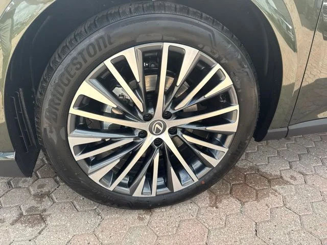 New 2026 Nori Green Pearl Lexus PREMIUM PLUS image 15