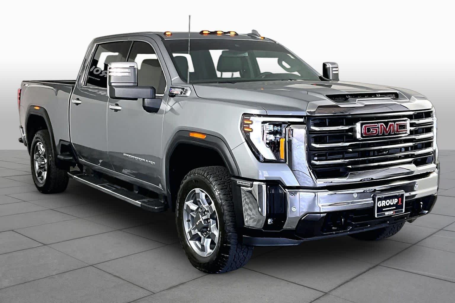 Certified Used 2025 Sterling Metallic GMC SLT image 3