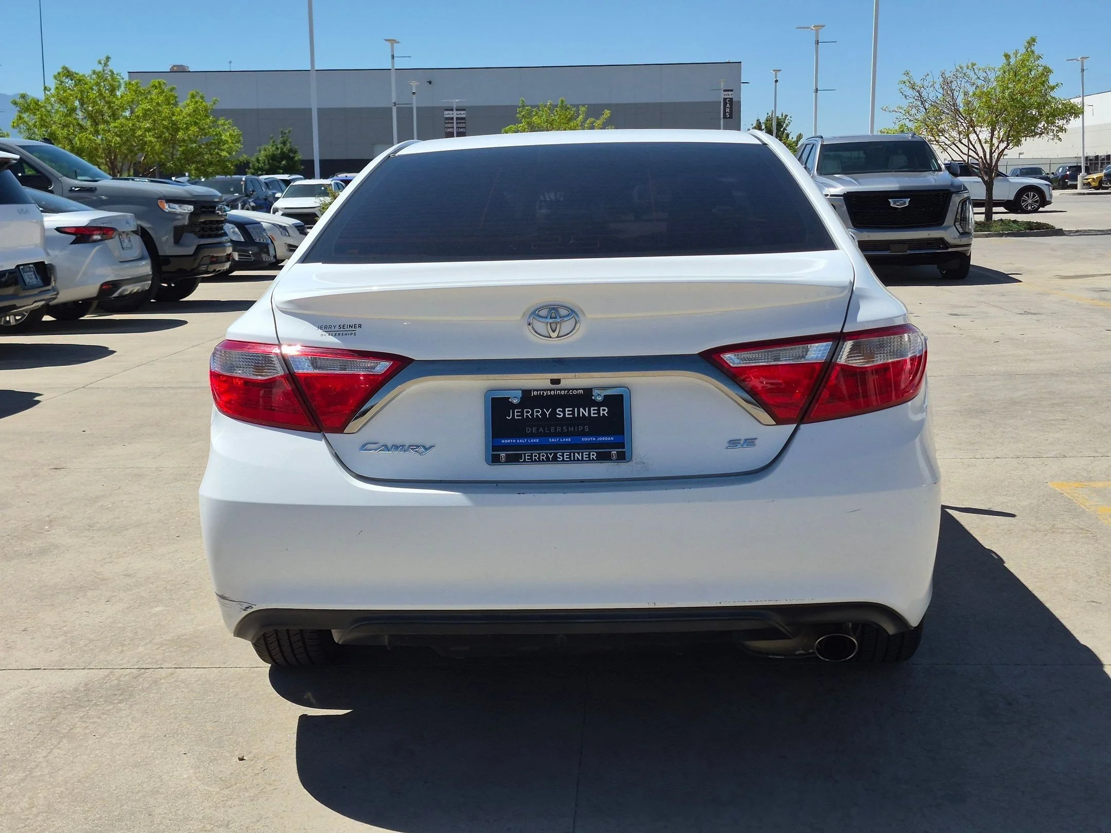 Used 2017 Super White Toyota SE image 4
