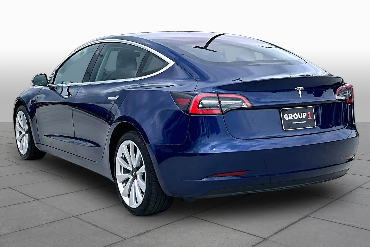 Used 2018 Pearl White Multi-Coat Tesla Long Range Battery image 9