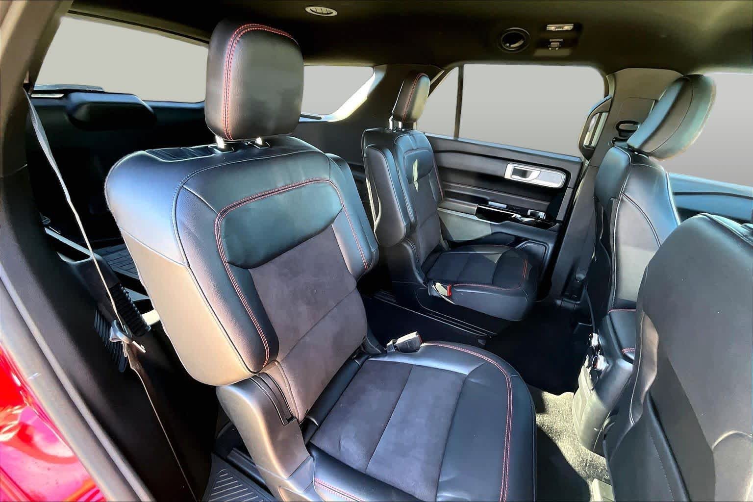 Used 2023 Rapid Red Metallic Tinted Clearcoat Ford ST-Line image 20