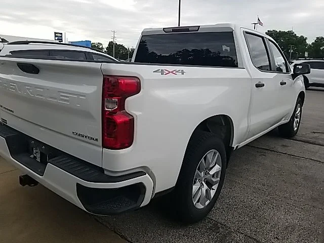 Used 2026 White Chevrolet Custom image 27