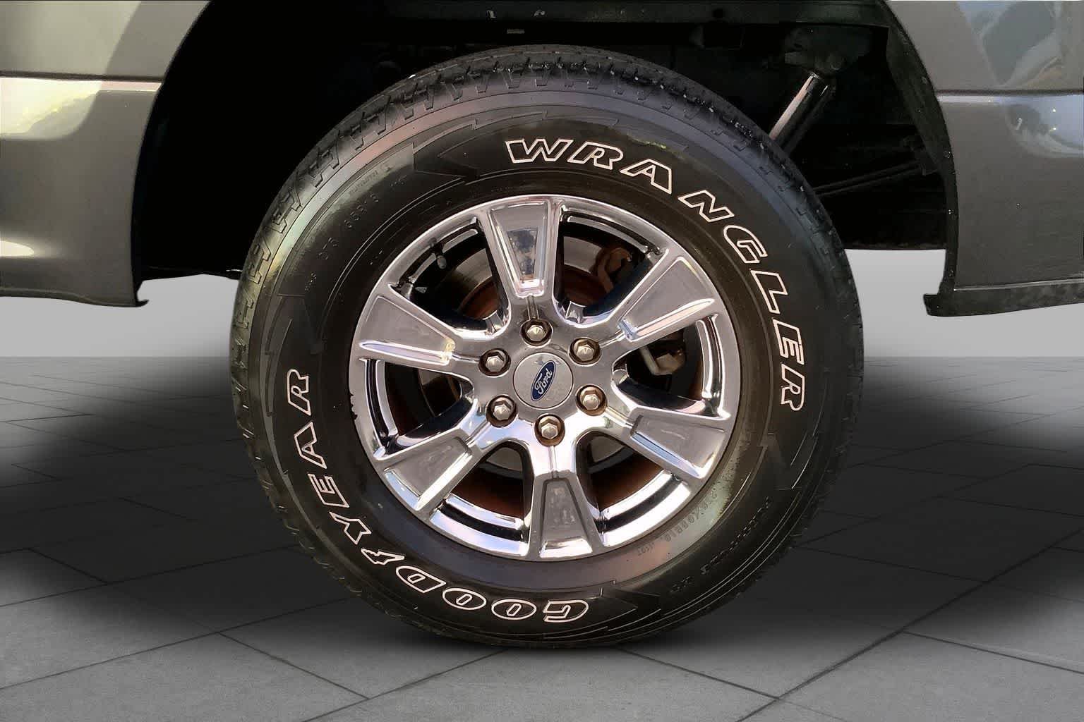 Used 2015 Magnetic Metallic Ford XLT image 10