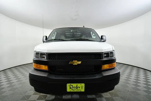 New 2025 Summit White Chevrolet WT image 7