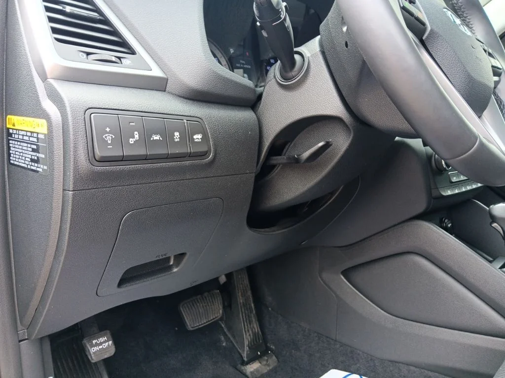 Used 2018 Molten Silver Hyundai Limited image 19