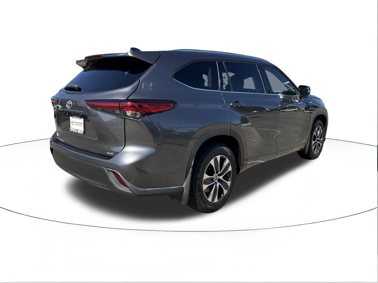 Used 2020 Magnetic Gray Metallic Toyota XLE image 3
