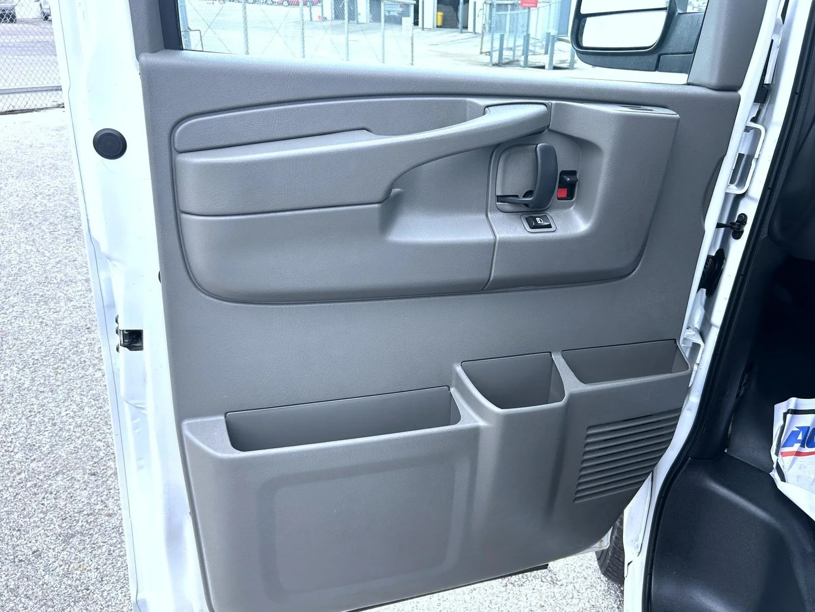 Used 2014 White Chevrolet Work Van image 9