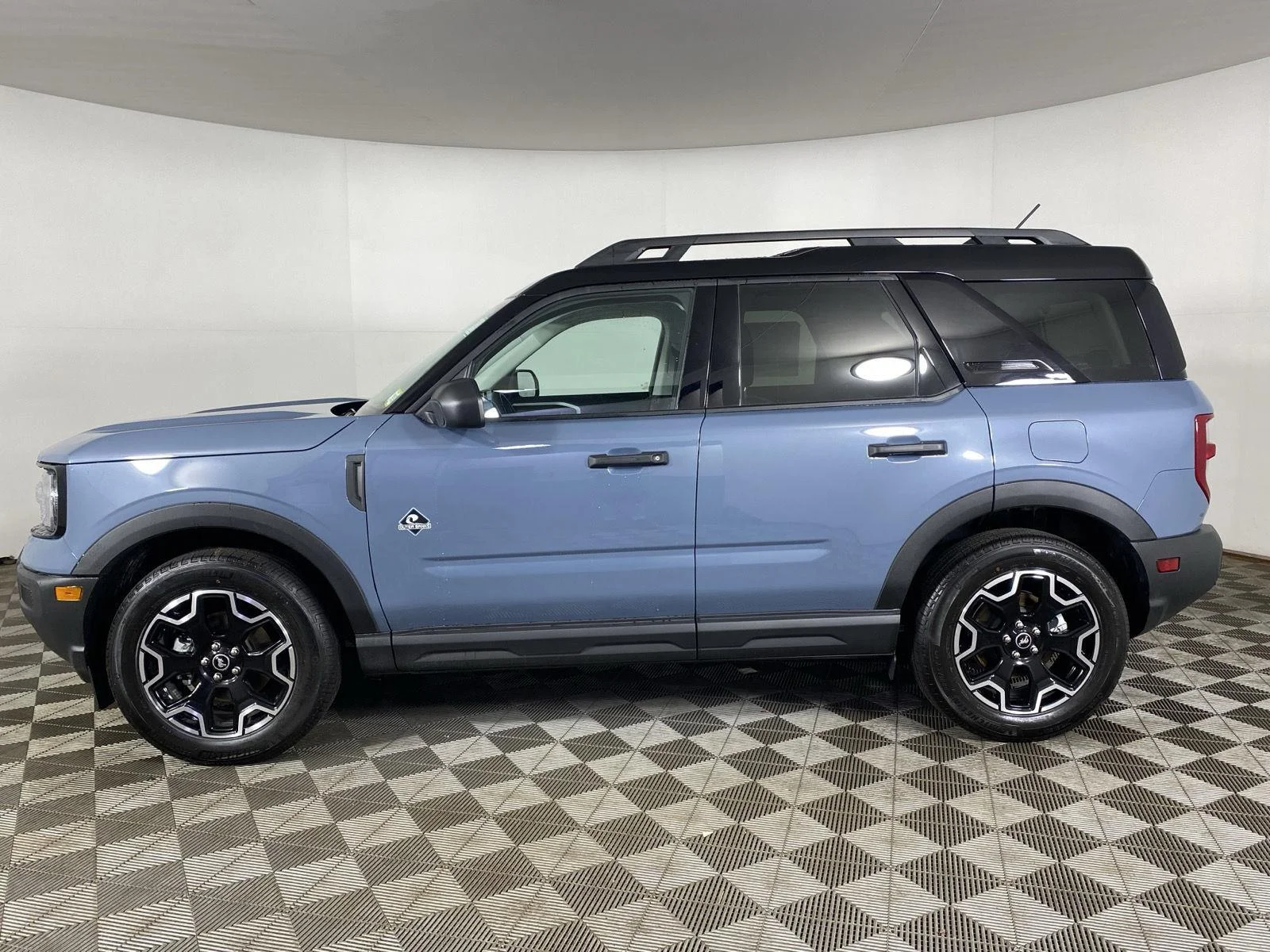 Used 2026 Azure Gray Metallic Tri-Coat Ford Outer Banks image 4