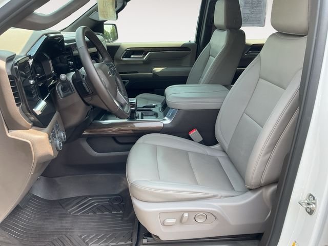 Used 2025 White Chevrolet RST image 10