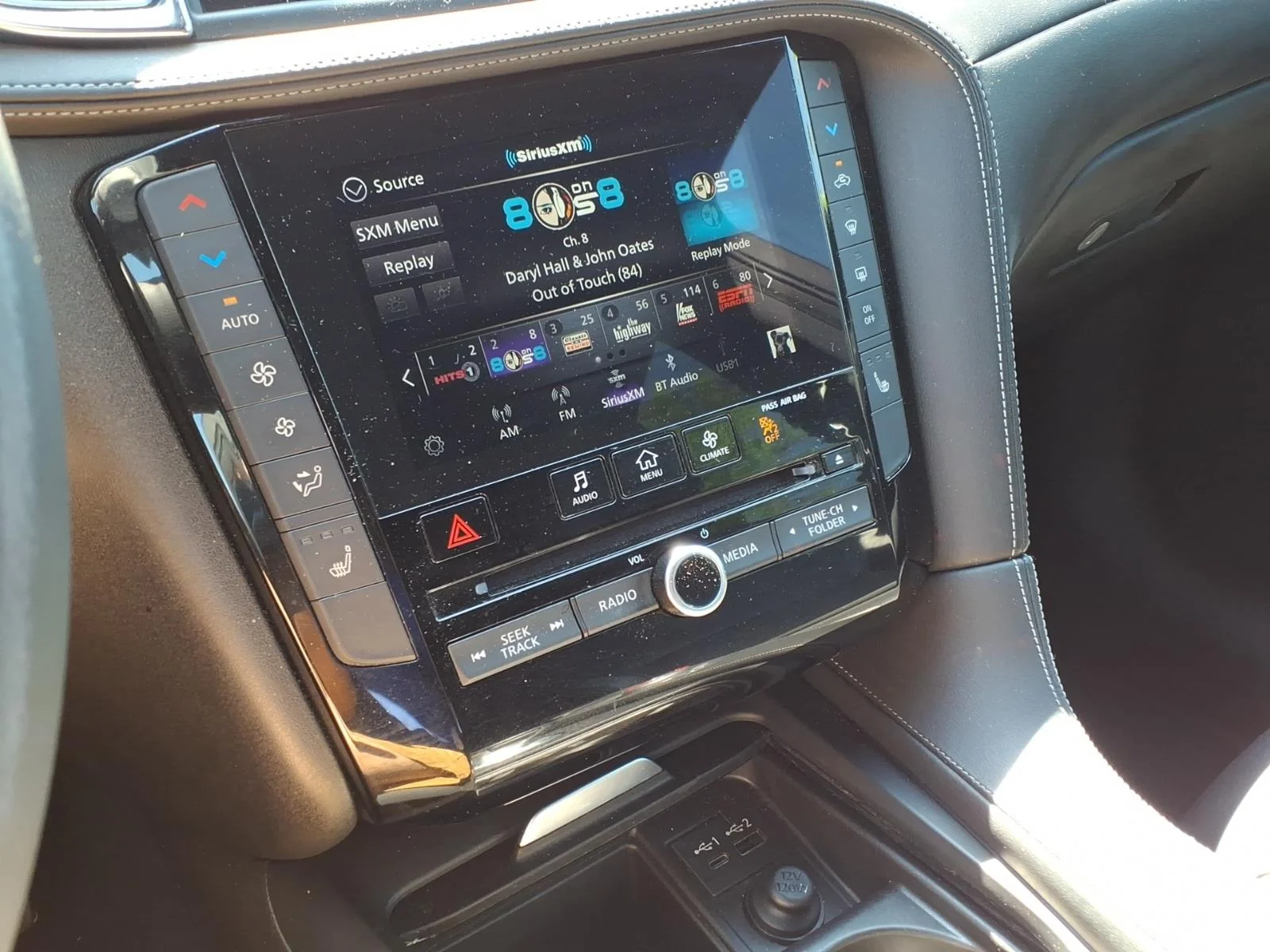 Certified Used 2022 Black INFINITI LUXE image 18