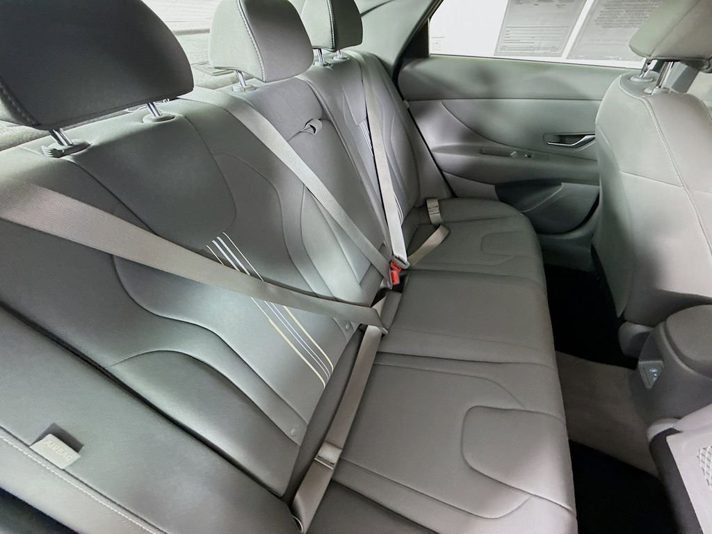 2025 Hyundai Elantra SEL - Photo 27