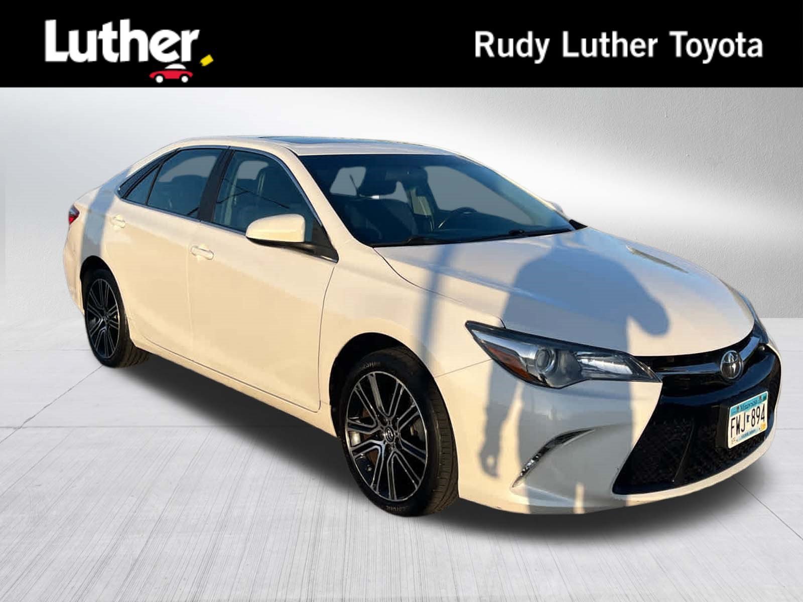 Used 2016 Blizzard Pearl Toyota SE w/Special Edition Pkg image 1