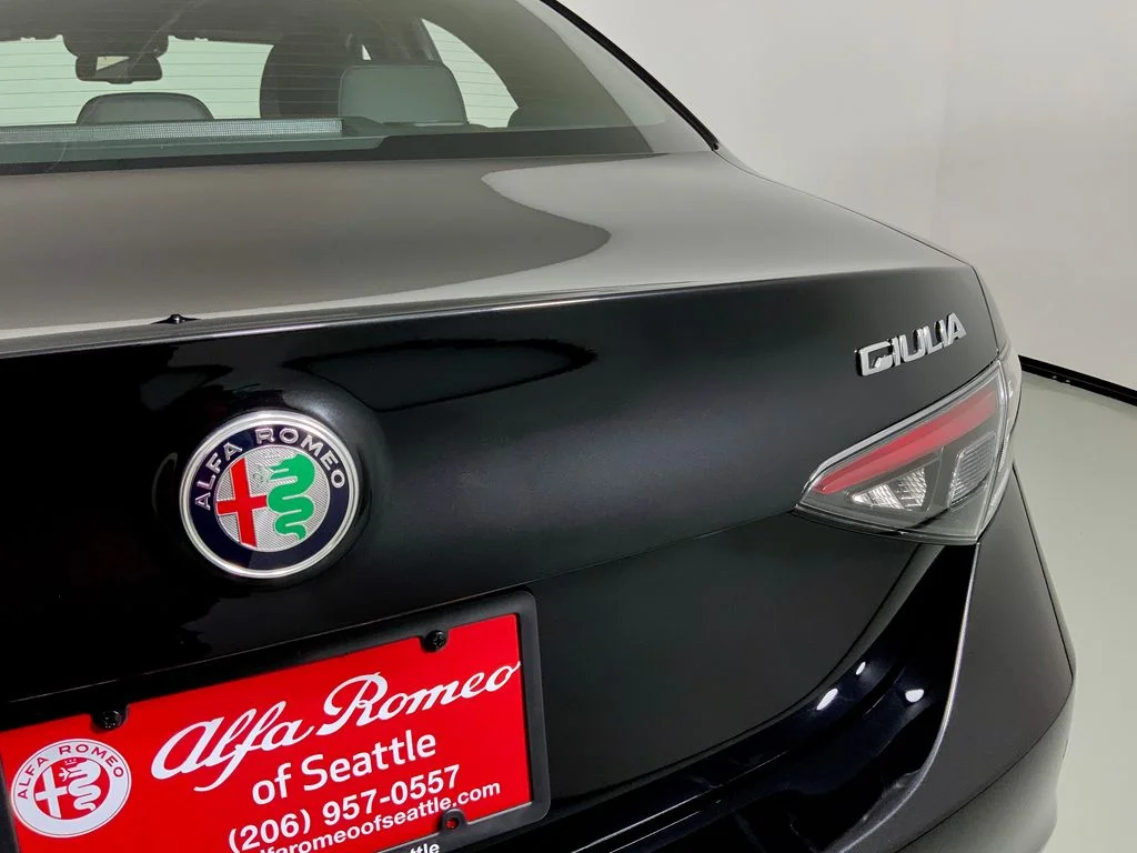 New 2026 Vulcano Black Metallic Exterior Paint Alfa Romeo Veloce image 17