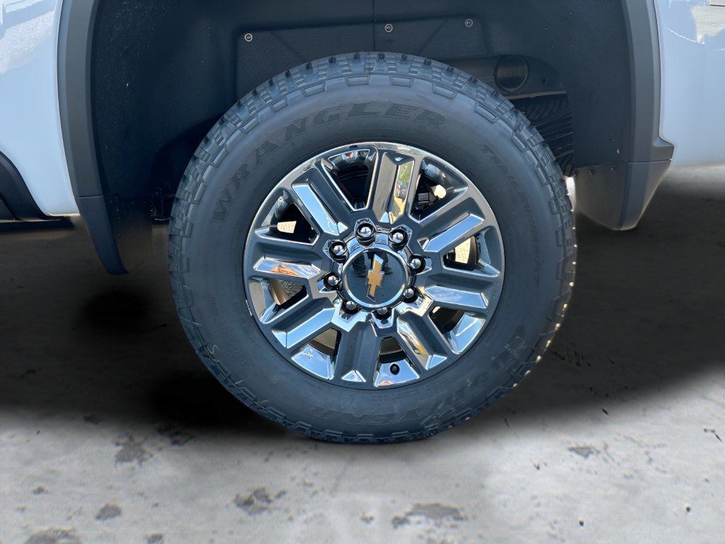 New 2026 Summit White Chevrolet High Country image 24