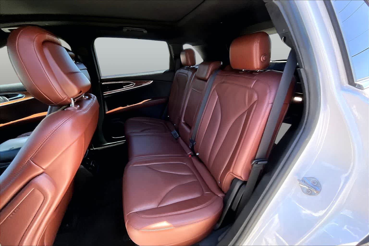 Used 2020 Pristine White Lincoln Reserve image 21