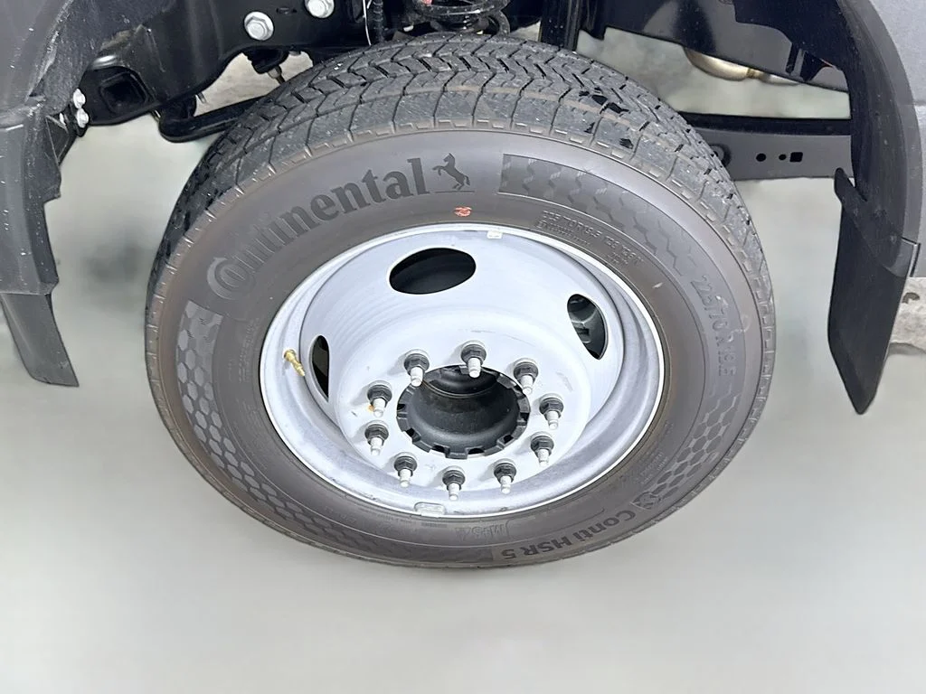 New 2025 Oxford White Ford F-450® XL image 25