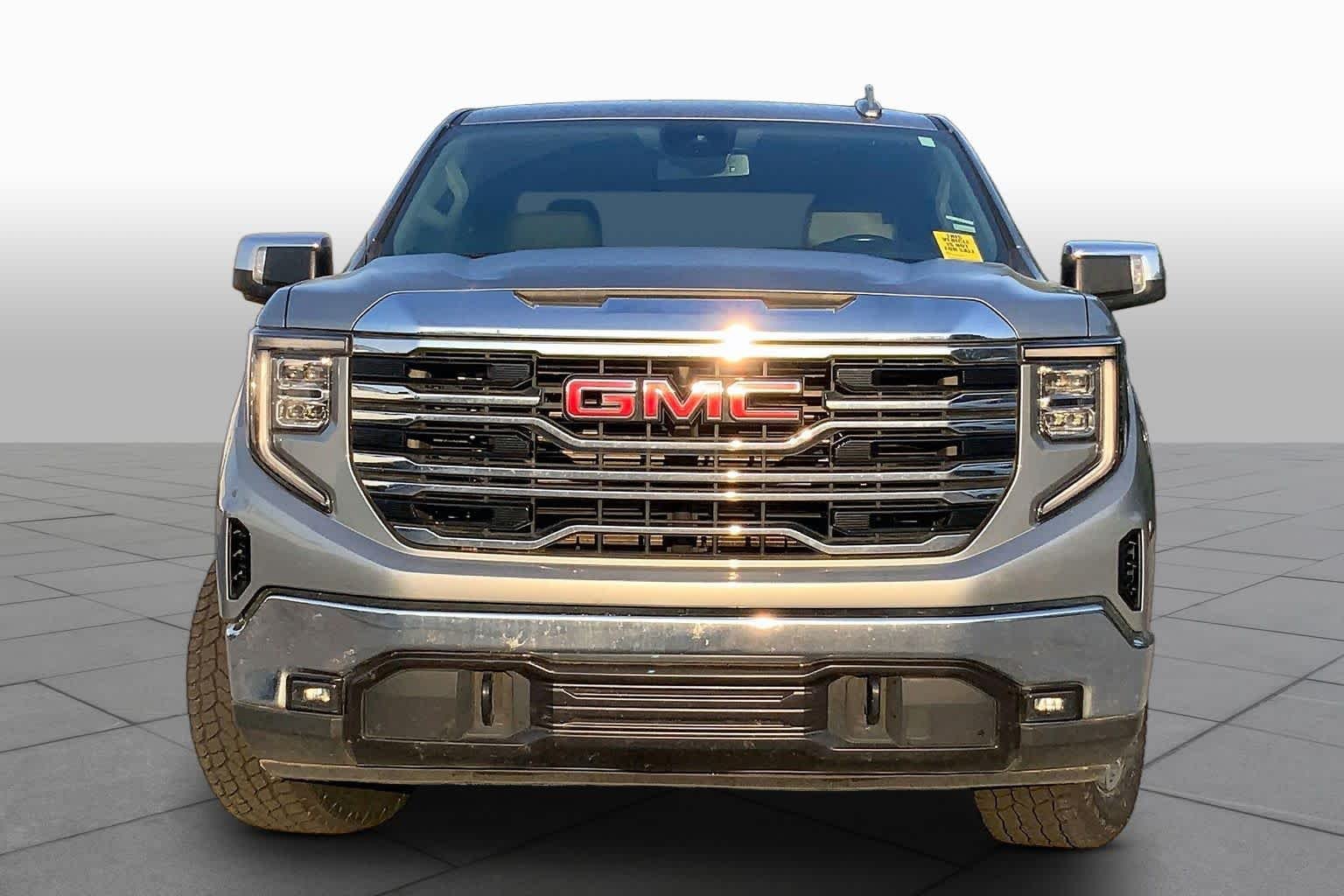 Used 2025 Sterling Metallic GMC SLT image 4