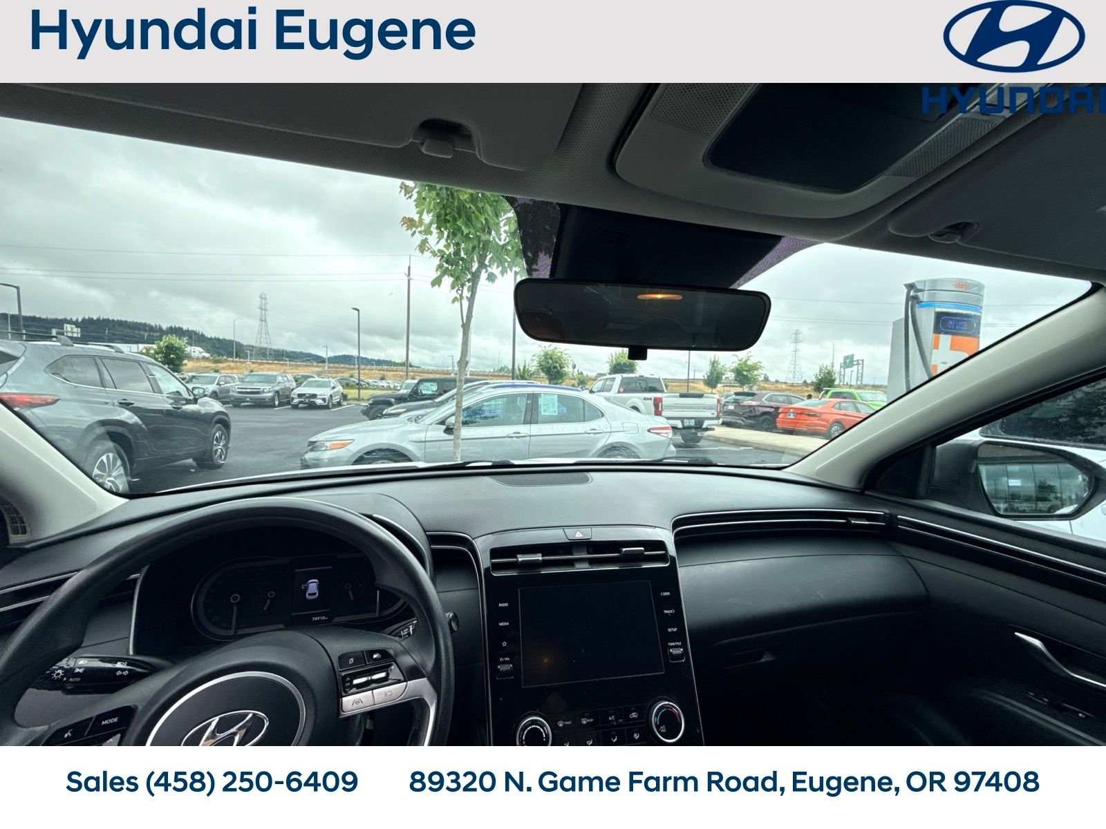 Used 2022 White Hyundai SE image 14