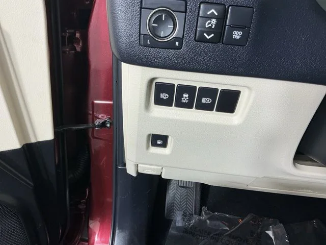 Used 2020  Lexus 460 image 25