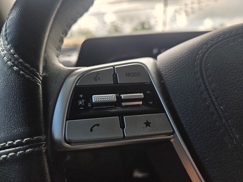 Used 2023 White Kia S image 12