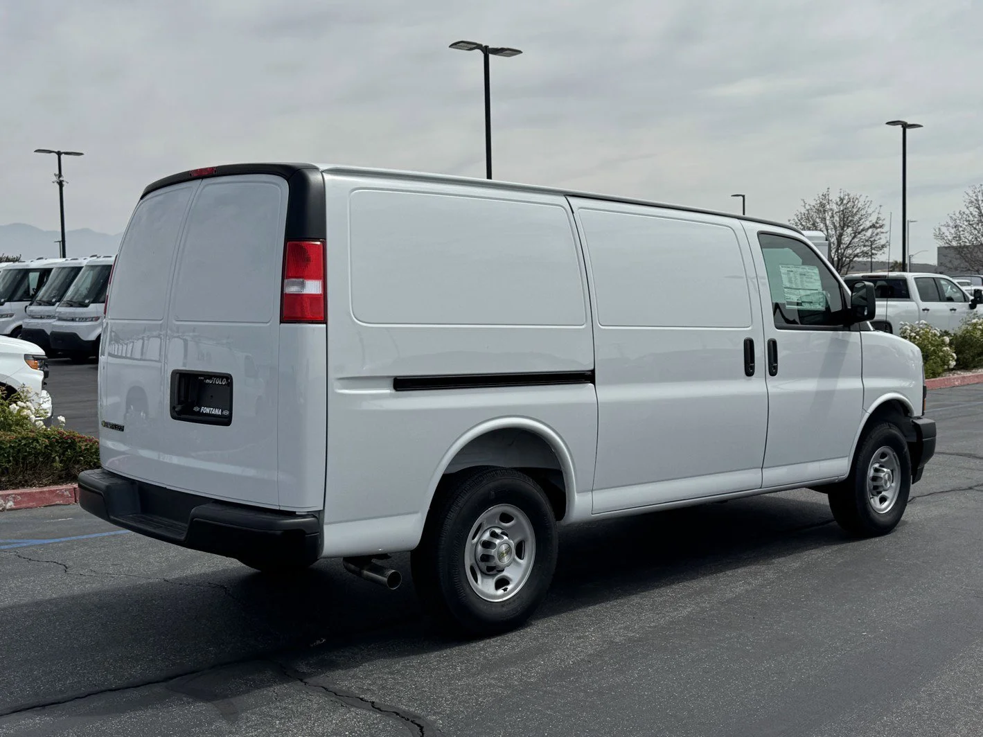 New 2026 Summit White Chevrolet WT image 6