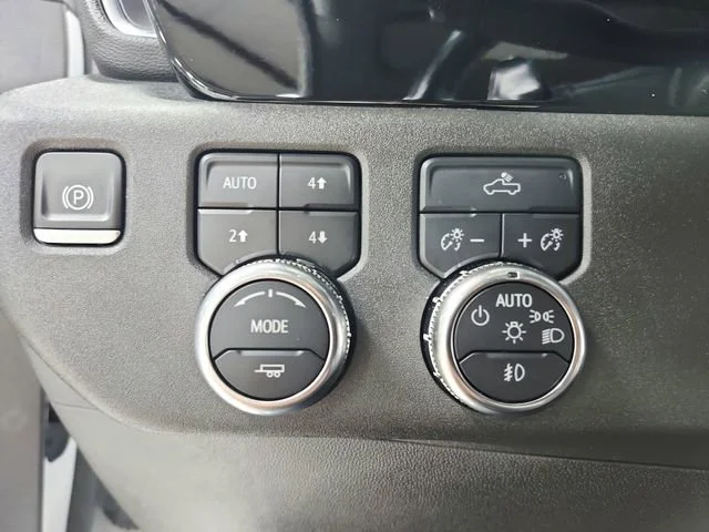 Used 2024 Summit White GMC Elevation image 27
