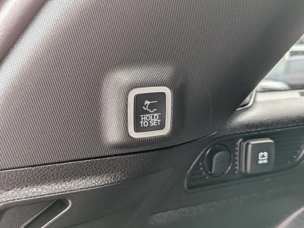 Used 2023 White Jeep Altitude X image 9