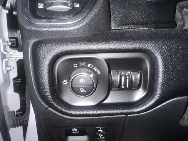 Used 2022 White Ram Laramie image 17