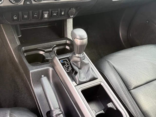 Certified Used 2022 MAGNETIC GRAY MET. Toyota Limited image 20