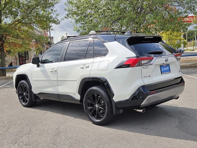 Used 2022 WHITE TOYOTA XSE image 3