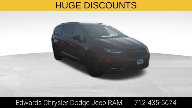 2026 Chrysler Pacifica Select AWD's photo