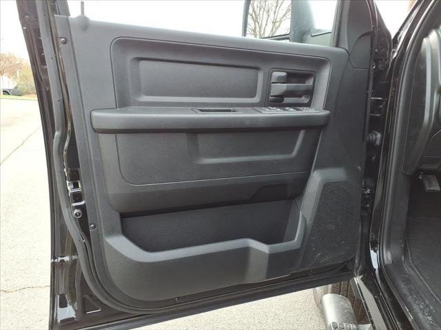 New 2026 Diamond Black Crystal Pearl-Coat Exterior Paint RAM TRADESMAN image 4